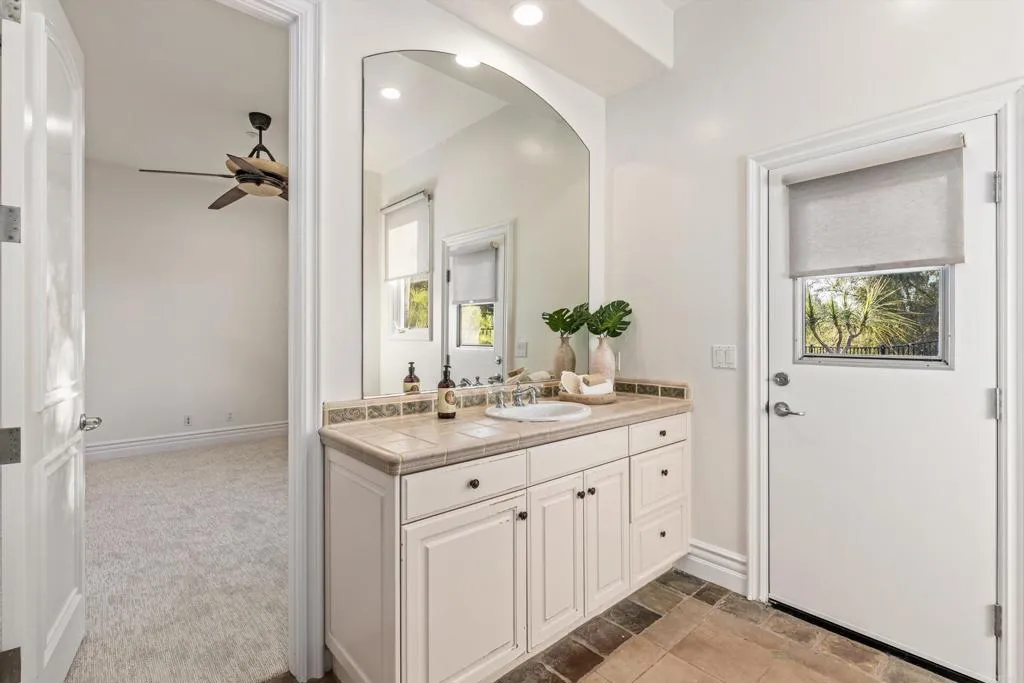 https://cdn.realtyfeed.com/cdn/127/306653846/568eda728a04719f28d82baa597a4116.webp