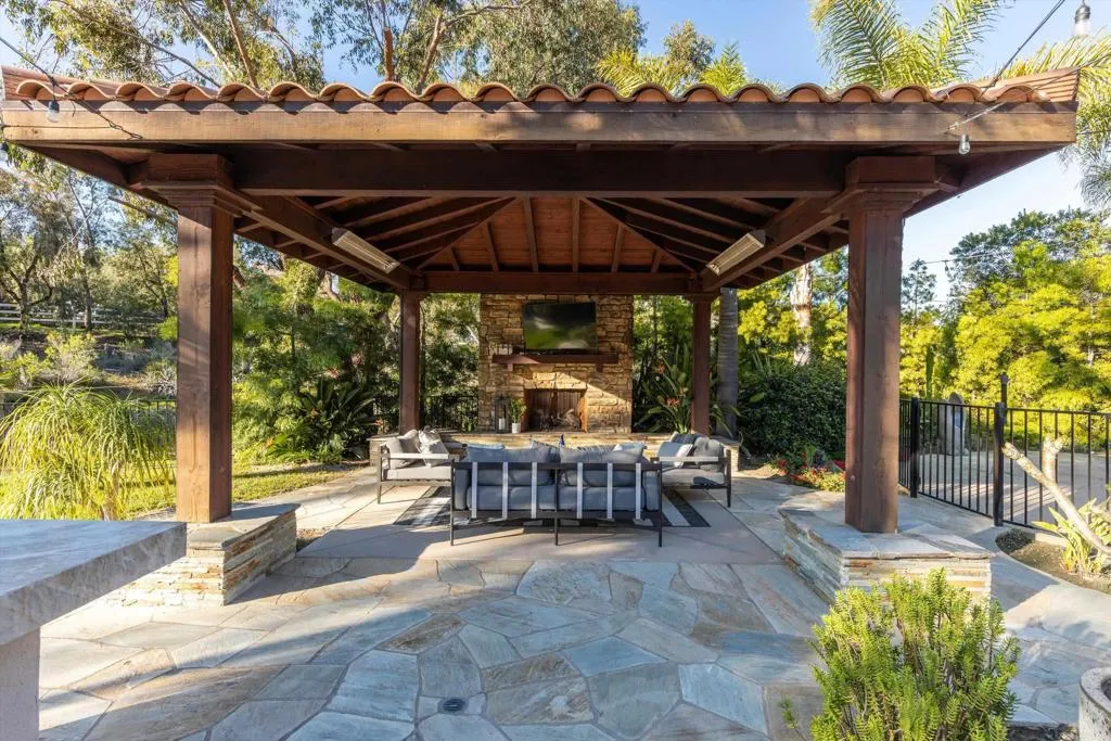 https://cdn.realtyfeed.com/cdn/127/306653846/8044178dce0e174658e5274aaa850710.webp