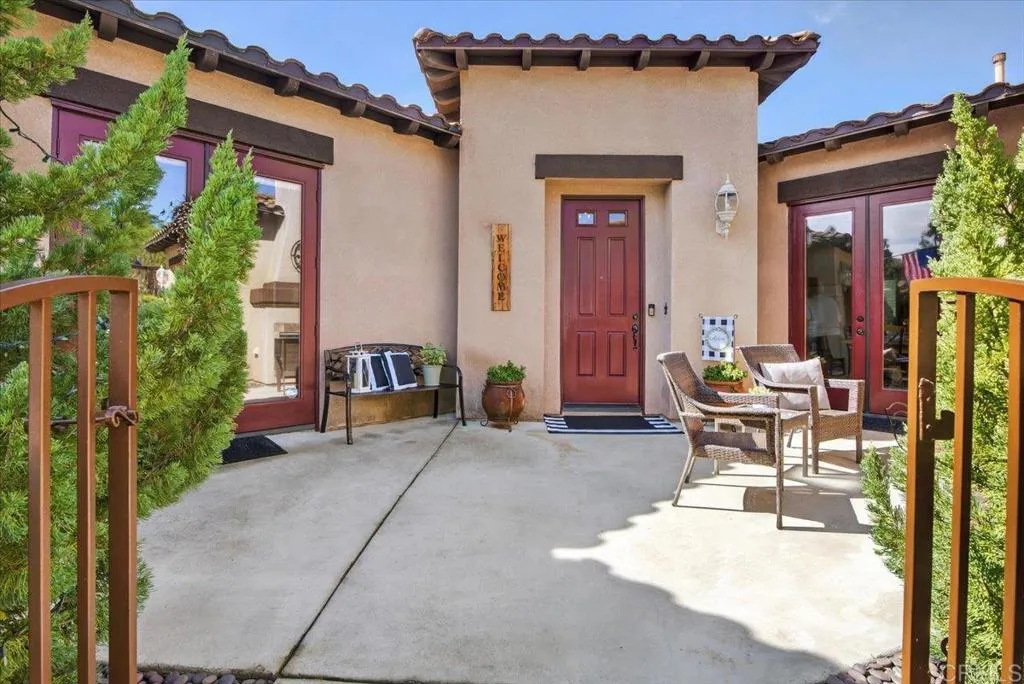 877 Hidden View Lane, Escondido, CA, 92027