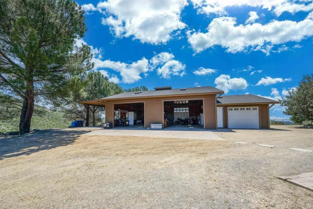 https://cdn.realtyfeed.com/cdn/127/306653989/09364b734e43b0ddceccb4847d5590a5.webp