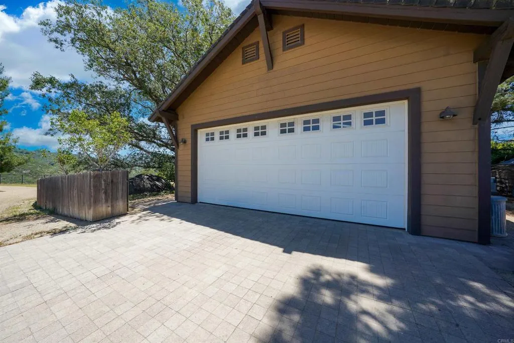https://cdn.realtyfeed.com/cdn/127/306653989/4209e2923fb23019102ce0195623e7de.webp