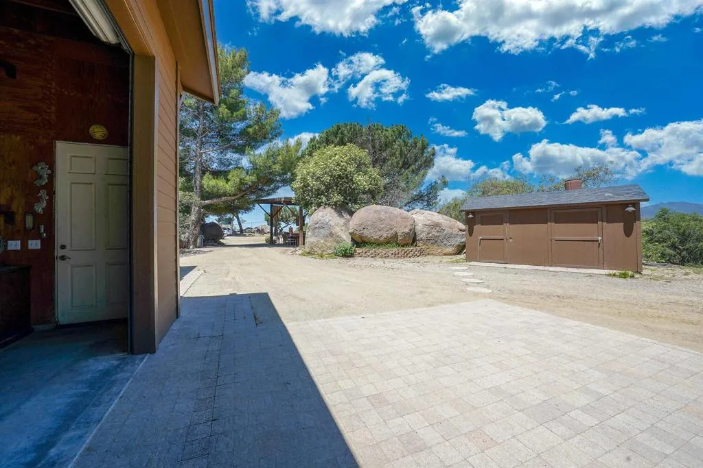 https://cdn.realtyfeed.com/cdn/127/306653989/59ce514f9f9cb9b0102e25a89060b8d5.webp