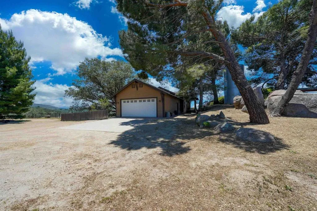 https://cdn.realtyfeed.com/cdn/127/306653989/715706e8e066c76e4b06a6e21d44d92c.webp