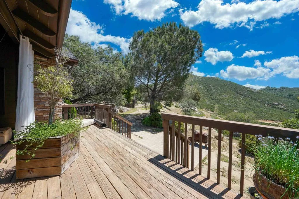 https://cdn.realtyfeed.com/cdn/127/306653989/c47b12e8243c284c2c657d8c399bb0d4.webp