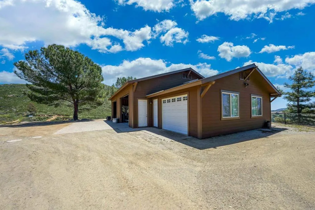 https://cdn.realtyfeed.com/cdn/127/306653989/d33aa790e867a88a8c9b9cf4437a228a.webp