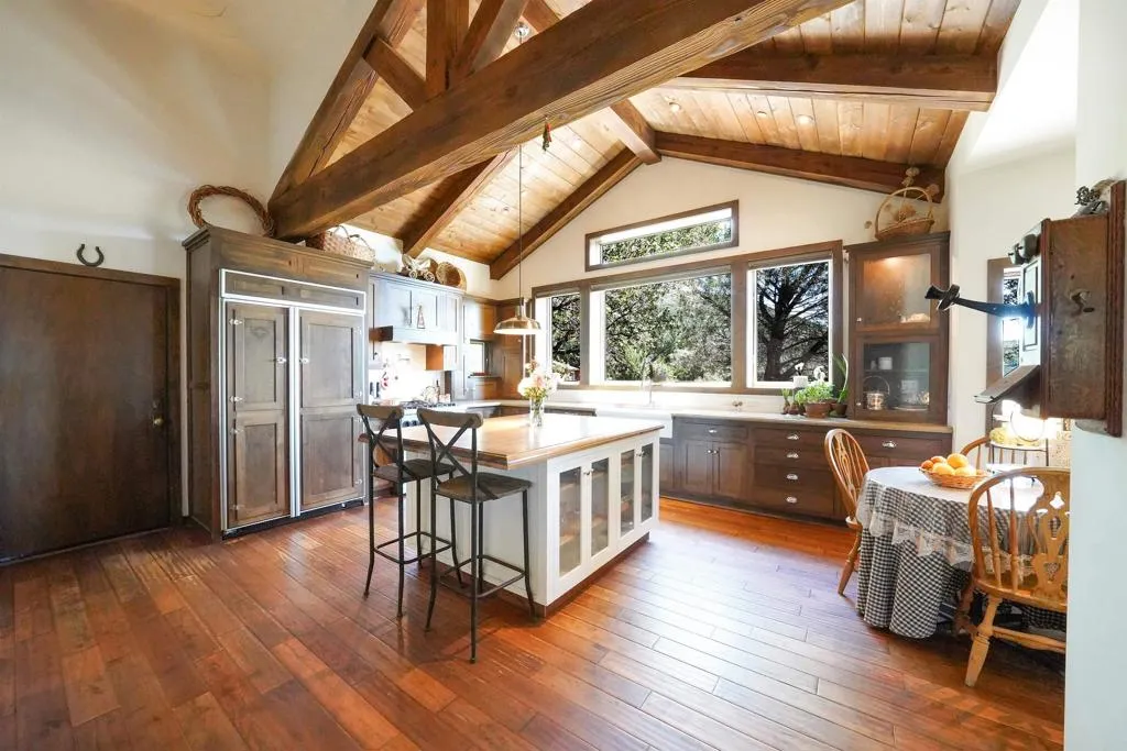 https://cdn.realtyfeed.com/cdn/127/306653989/e201a7e62a82c9e8890f98dc34347a6d.webp