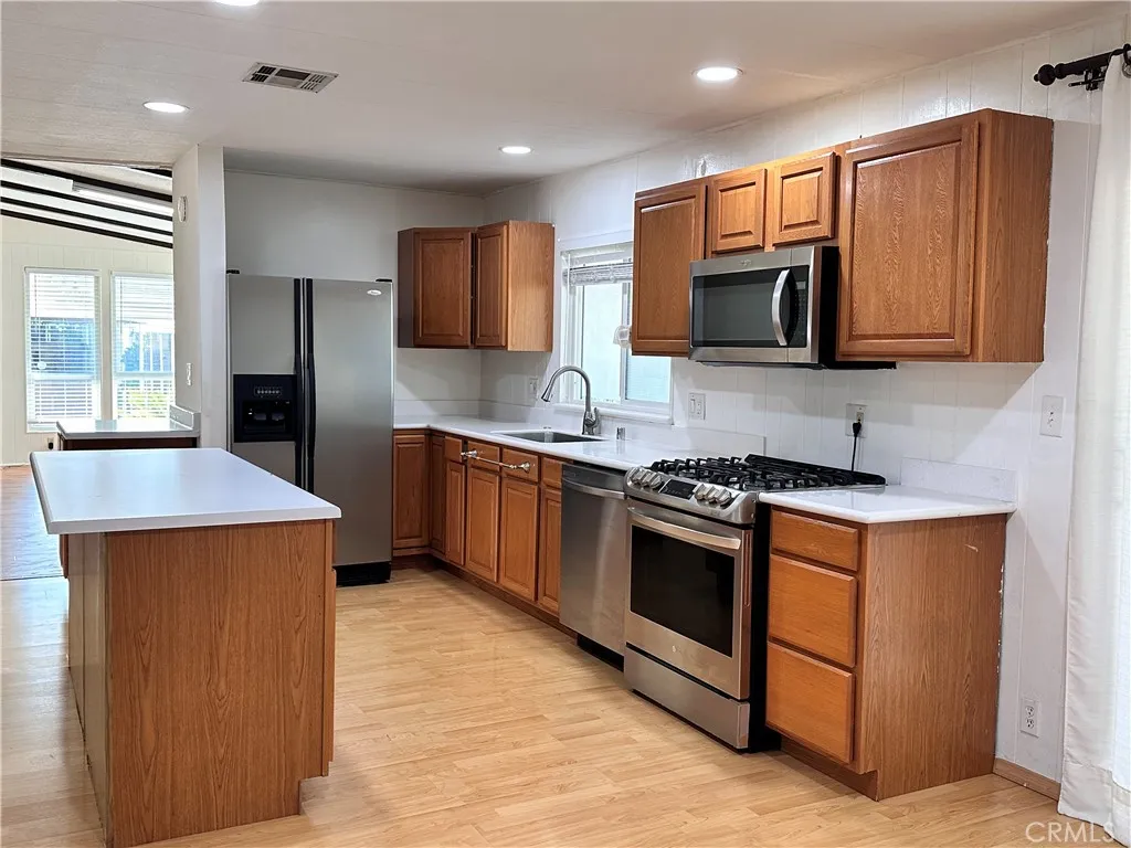14055 Lake View Drive, La Mirada, CA 90638 - Photo 3 of 23, La Mirada, CA