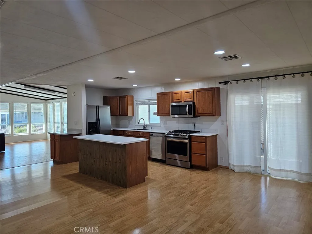 14055 Lake View Drive, La Mirada, CA 90638 - Photo 5 of 23, La Mirada, CA