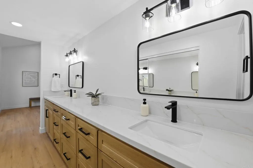 https://cdn.realtyfeed.com/cdn/127/306654041/69923a783c215f2f84a99541072606f6.webp
