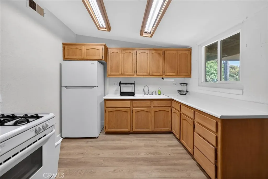 https://cdn.realtyfeed.com/cdn/127/306654051/7963fadc2bd19949500980db663dbe32.webp