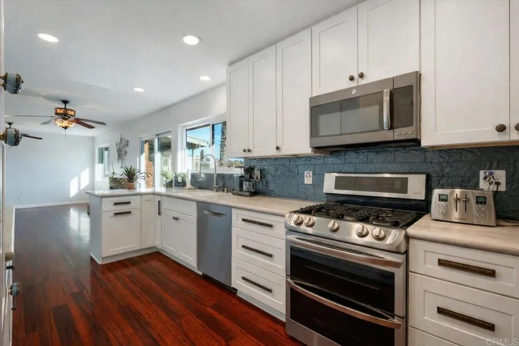 https://cdn.realtyfeed.com/cdn/127/306654056/93d5adb6780cbb49d2a001312710f1f4.webp