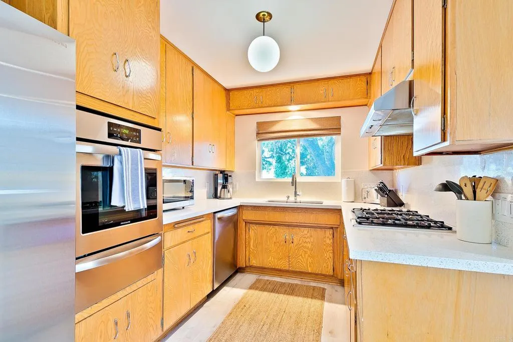 https://cdn.realtyfeed.com/cdn/127/306654141/a289f2f77d8cabb08f6a891d13b0507f.webp