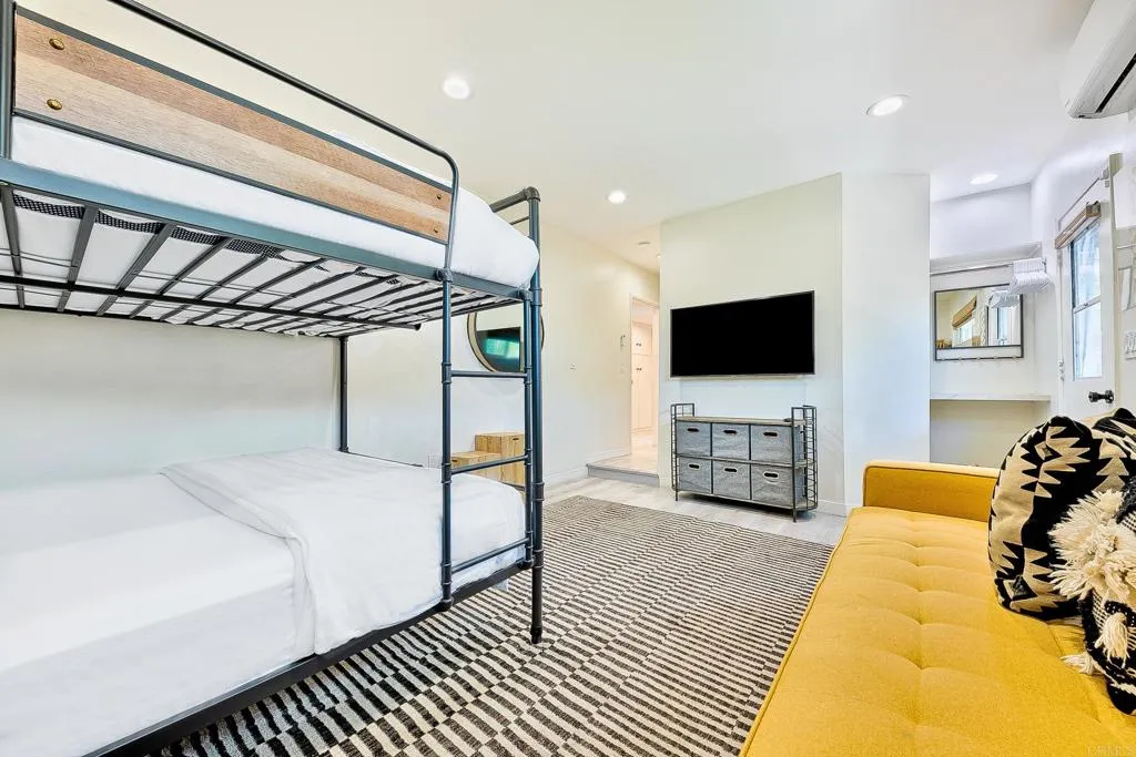 https://cdn.realtyfeed.com/cdn/127/306654141/e5f113292c7a54075e3716ec65964be7.webp