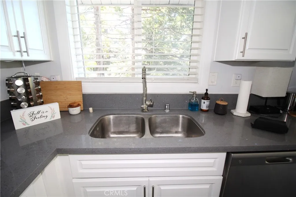 30904 Live Oak Drive, Running Springs, CA 92382 - Photo 5 of 18, Running Springs, CA