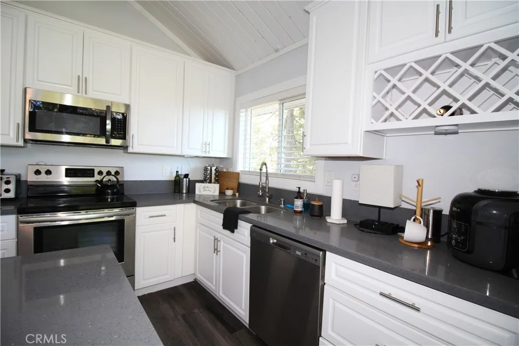 30904 Live Oak Drive, Running Springs, CA 92382 - Photo 4 of 18, Running Springs, CA
