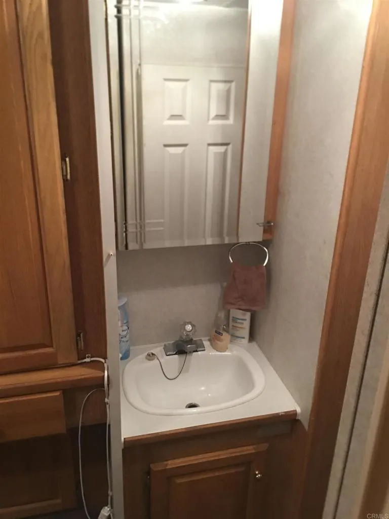 https://cdn.realtyfeed.com/cdn/127/306654146/b32126c5defd64be37bcbfeff3acf4fb.webp