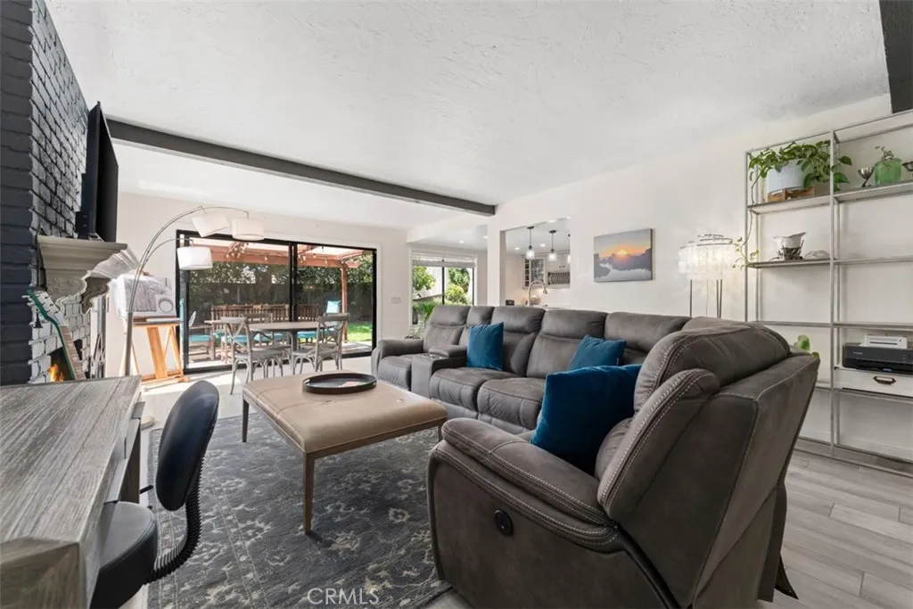 https://cdn.realtyfeed.com/cdn/127/306654324/985c481d41c047fa26e842e95f7b61b4.webp