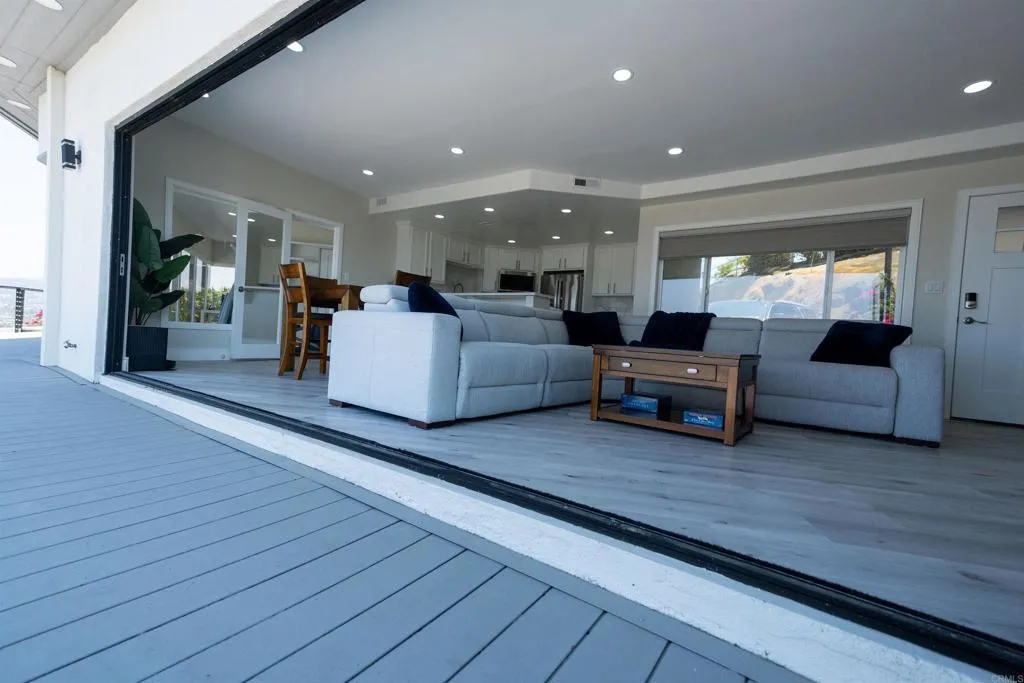 https://cdn.realtyfeed.com/cdn/127/306654340/bad6cc88869240069203ca94138bf676.webp
