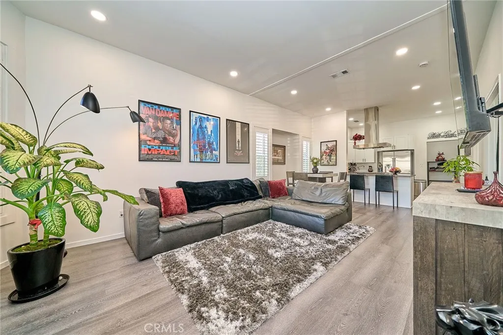 800 E 27th