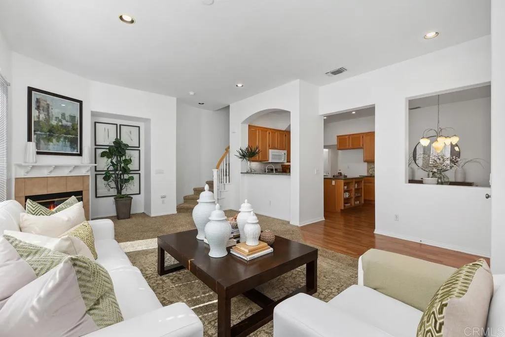 https://cdn.realtyfeed.com/cdn/127/306654535/40ad5403f1f7140aee1f3f4696f61f03.webp