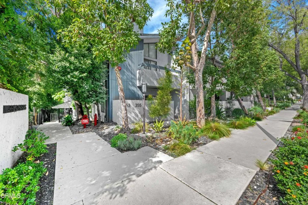 355 S Marengo Avenue 402