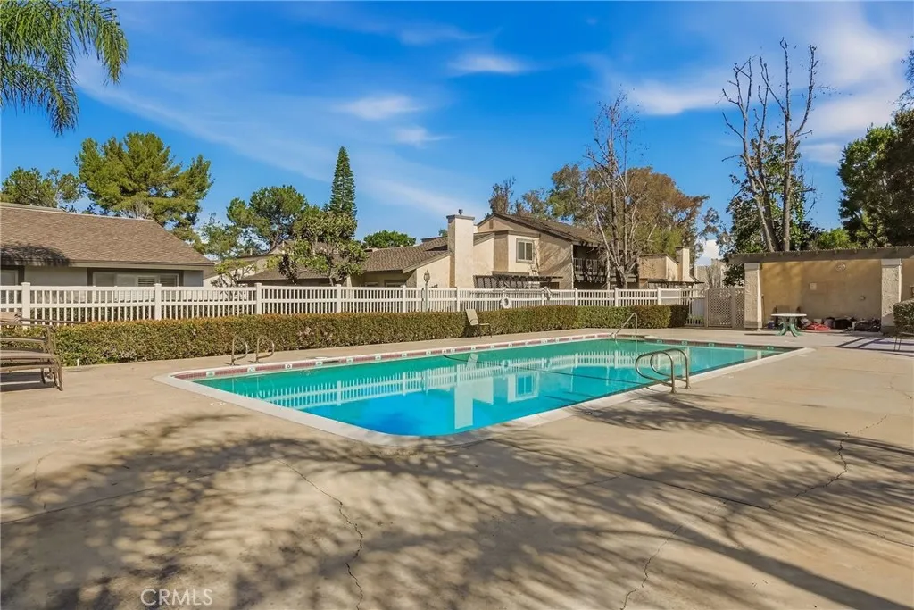 https://cdn.realtyfeed.com/cdn/127/306654591/89d49f3df449fb5a7059d30b6f1800a5.webp