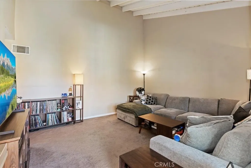 https://cdn.realtyfeed.com/cdn/127/306654668/27659993919f000f76dab0d7402a3c80.webp