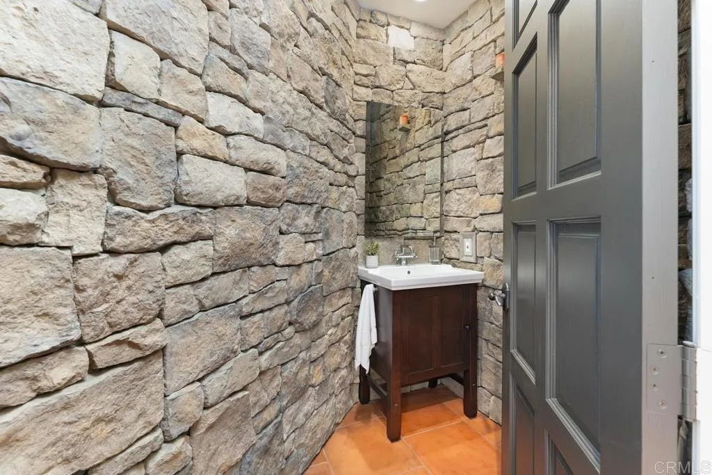 https://cdn.realtyfeed.com/cdn/127/306654709/abbeb6638d589ad26b467a92ac5892de.webp
