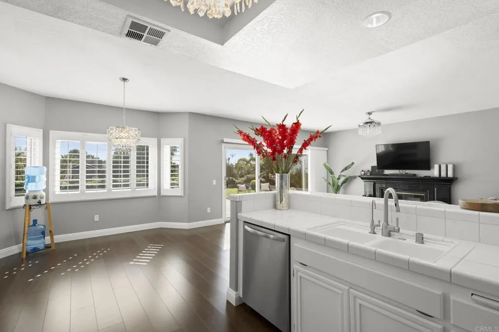 https://cdn.realtyfeed.com/cdn/127/306654729/1f748a8456a4e239d26f7db52ac913c0.webp
