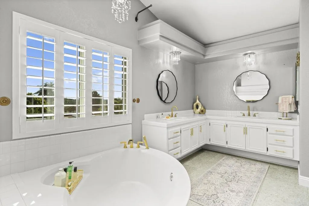 https://cdn.realtyfeed.com/cdn/127/306654729/83f28d21aa344eab46db374d9aa50f43.webp