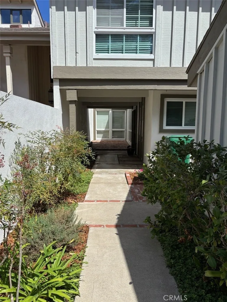 64 Oak Tree Lane, Irvine, CA 92612 - Photo 4 of 39, Irvine, CA