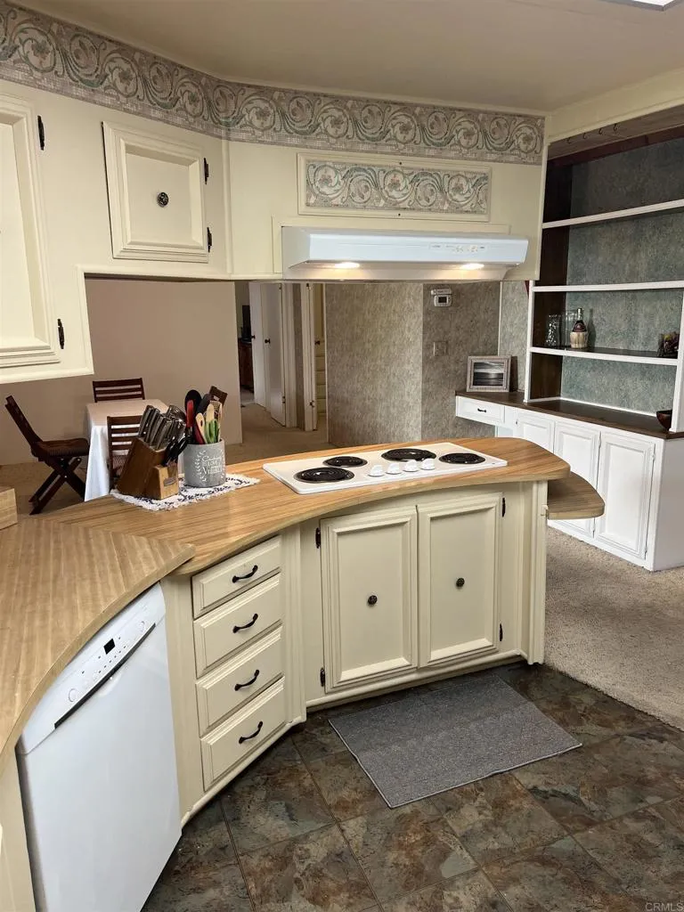 https://cdn.realtyfeed.com/cdn/127/306654888/d24e57b1991ba56f9e1a518098424eab.webp