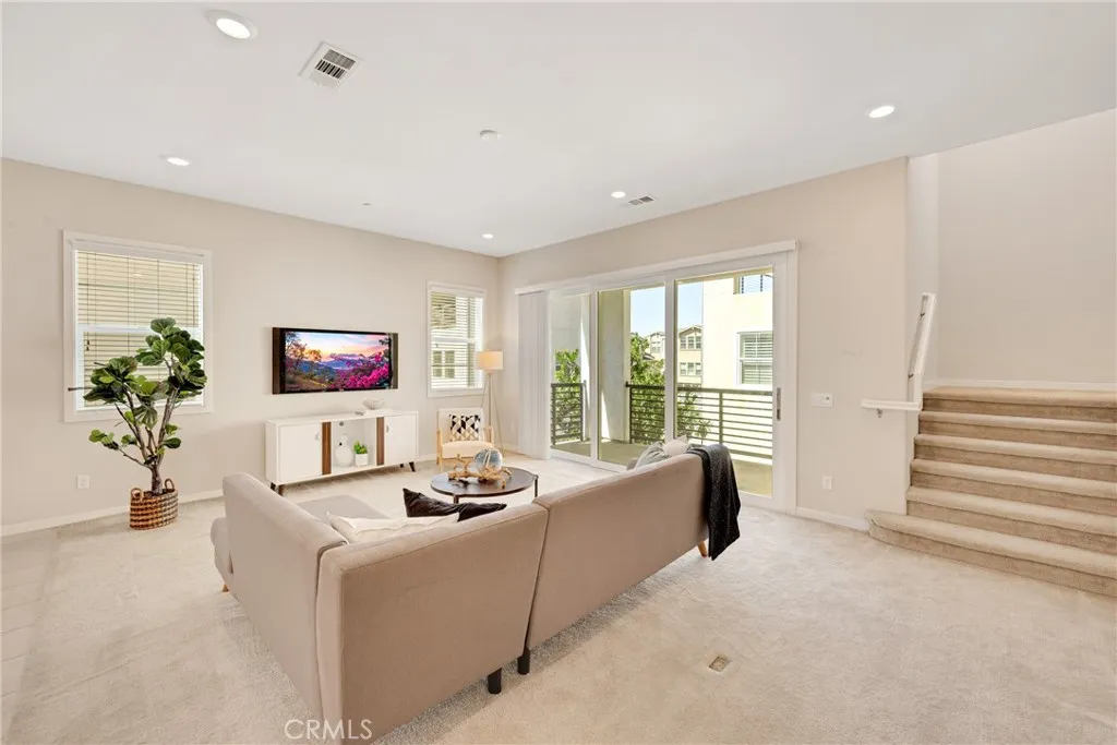 104 Sculpture, Irvine, CA 92618 - Photo 4 of 35, Irvine, CA