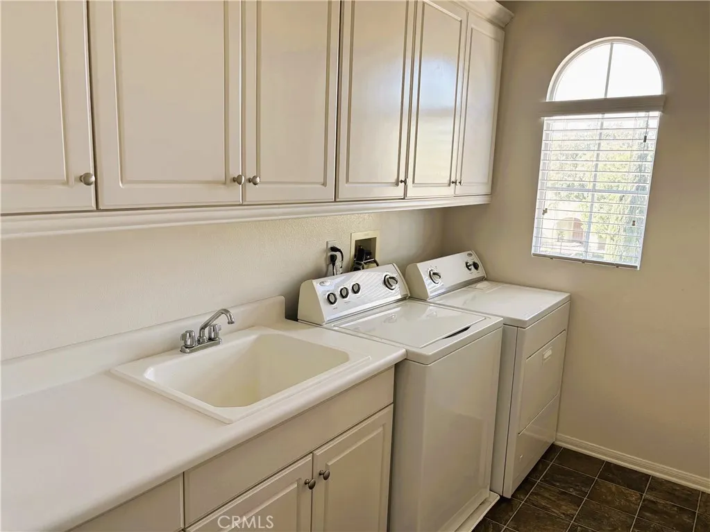 https://cdn.realtyfeed.com/cdn/127/306654959/eaa2ce0960c86339acdc836fa92dd0f3.webp