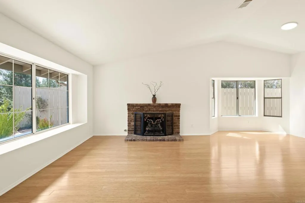 https://cdn.realtyfeed.com/cdn/127/306654960/751291db4093c6d9f581fb8ce91f5508.webp