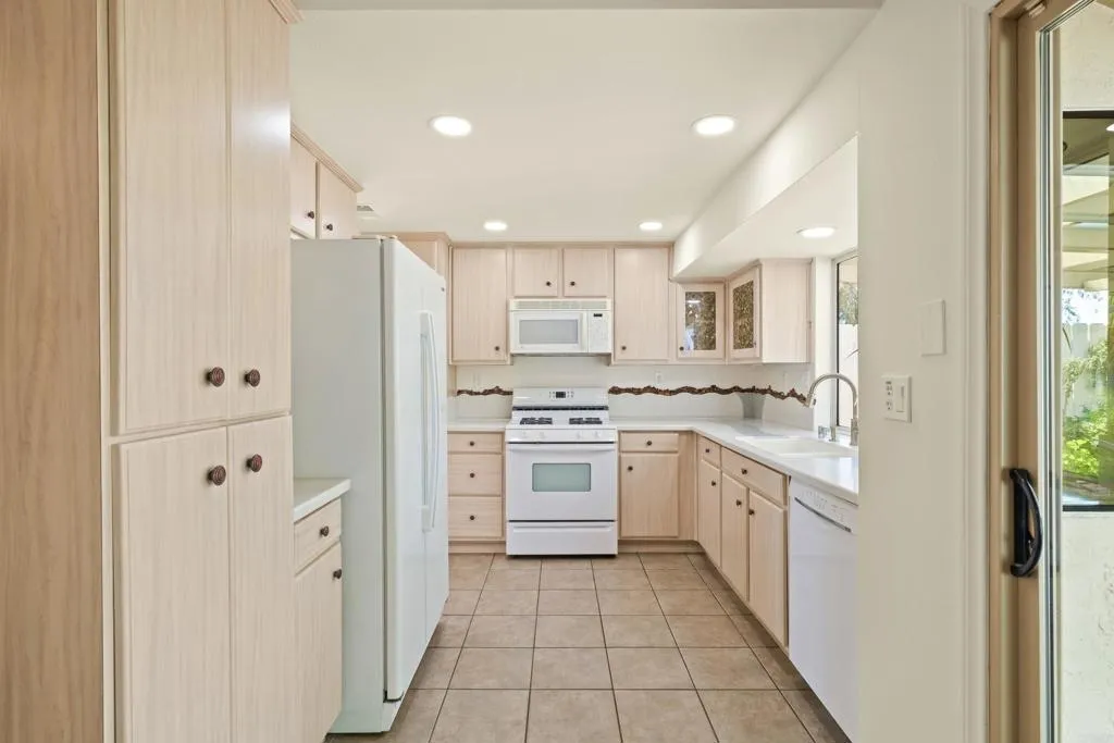 https://cdn.realtyfeed.com/cdn/127/306654960/fb676d952c7a6121e1c02511aaa32360.webp