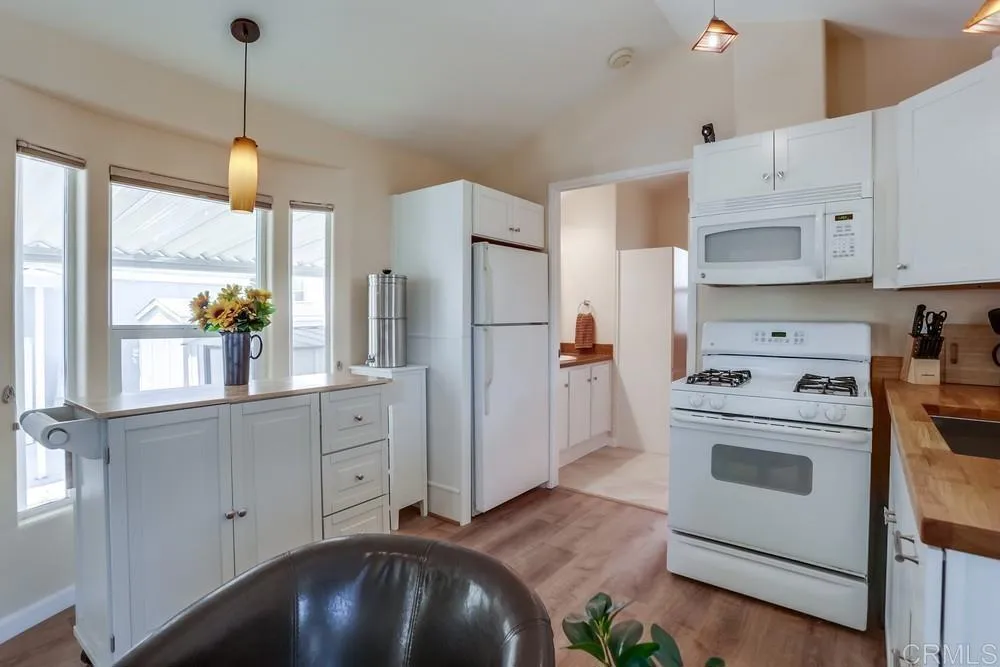 https://cdn.realtyfeed.com/cdn/127/306654985/76c9972fc0d0d29d89c1aa1219324197.webp