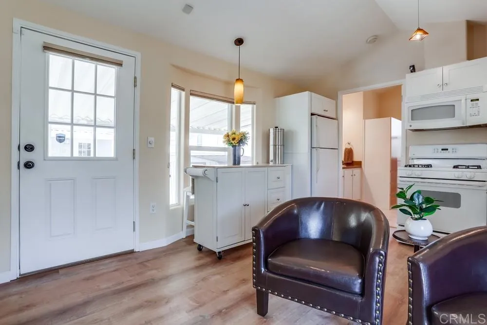 https://cdn.realtyfeed.com/cdn/127/306654985/8de33816edc0f28c54eaad9ba28e17d1.webp