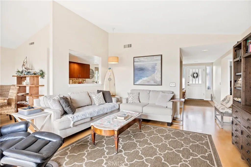 https://cdn.realtyfeed.com/cdn/127/306654989/5c479416088846accda139299ee13b39.webp