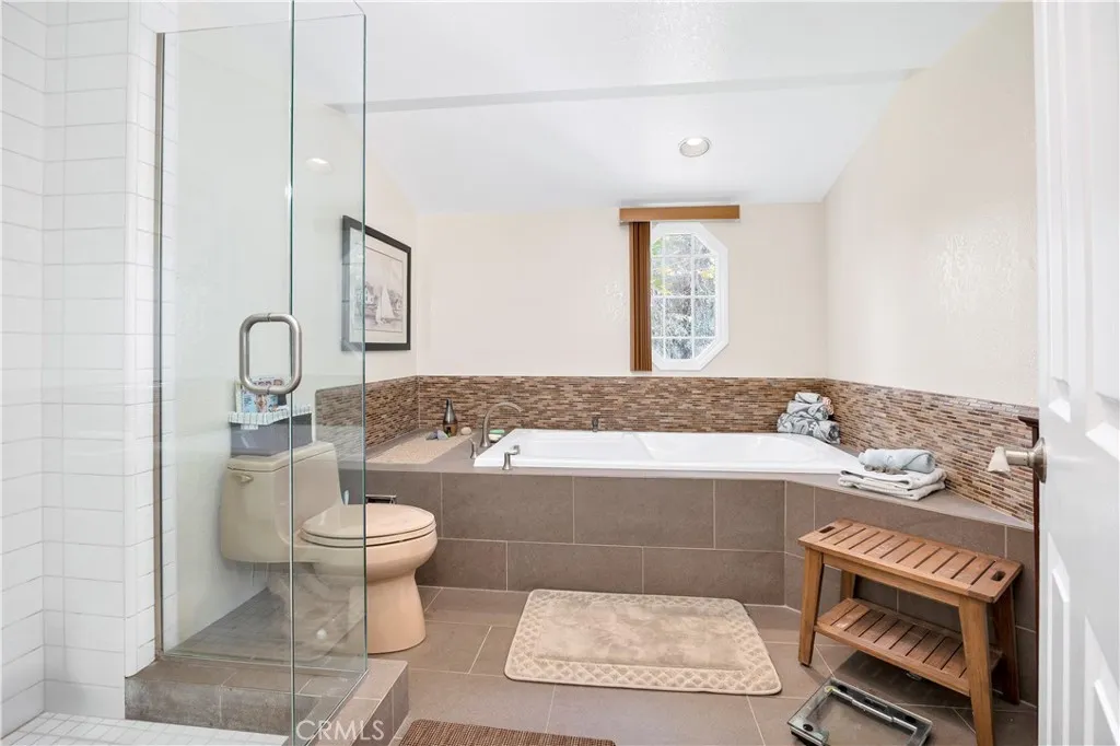 https://cdn.realtyfeed.com/cdn/127/306654989/818174f5abcfe80348e1c0e2985dd03a.webp