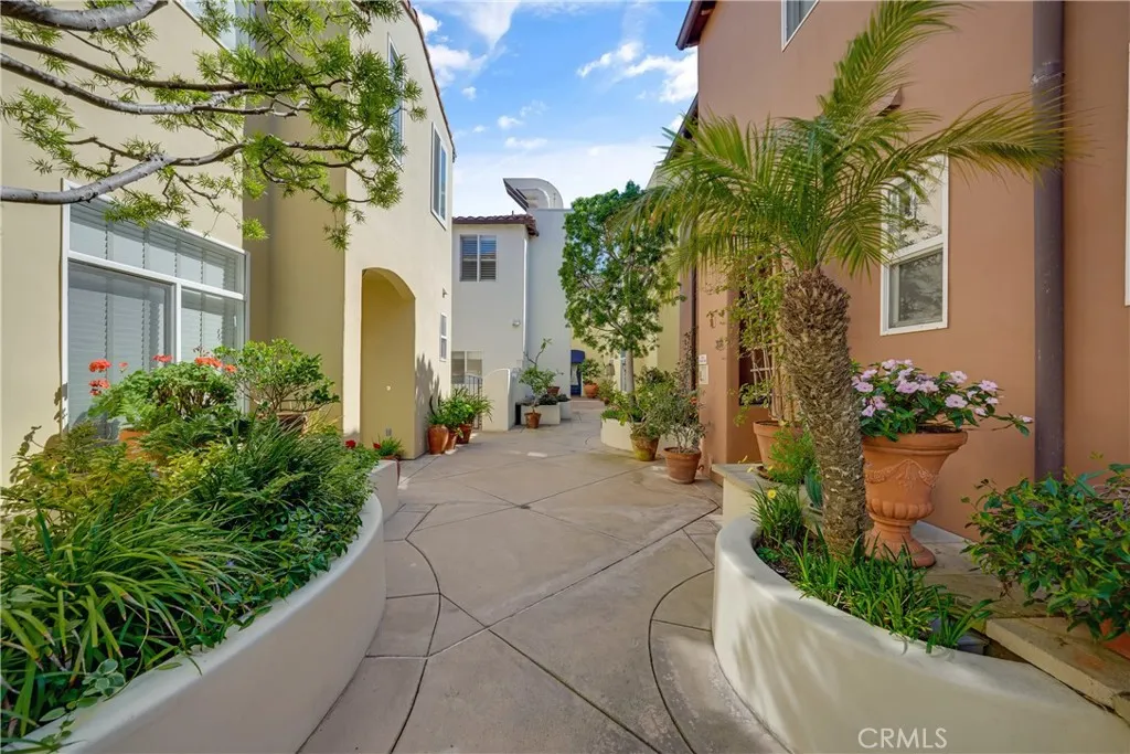308 5th Street, Huntington Beach, CA 92648 - Photo 4 of 45, Huntington Beach, CA