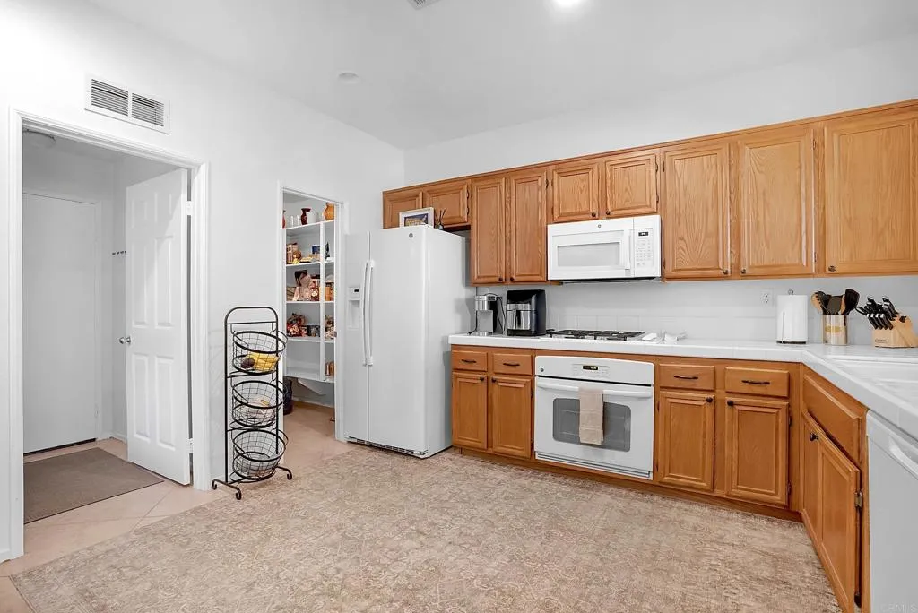 https://cdn.realtyfeed.com/cdn/127/306655061/623ed9dcd52c1e84d266c237911b66fc.webp