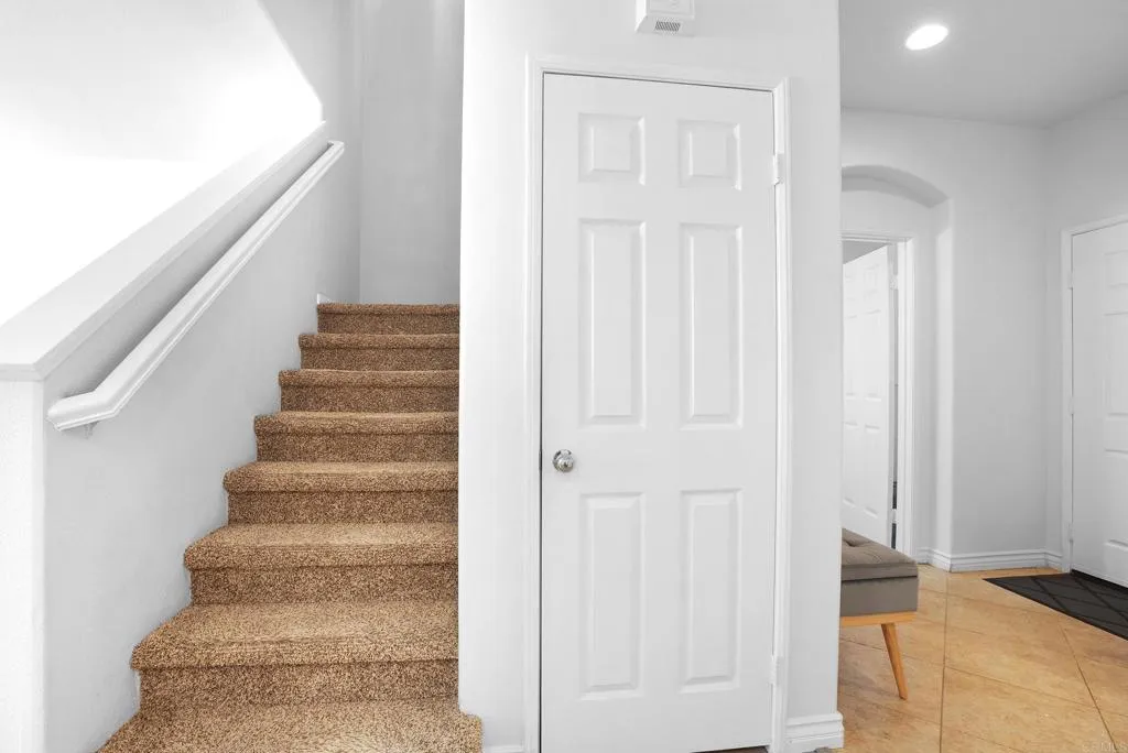https://cdn.realtyfeed.com/cdn/127/306655061/dacd62a73bb0c0107e6c9daeb7fcc634.webp