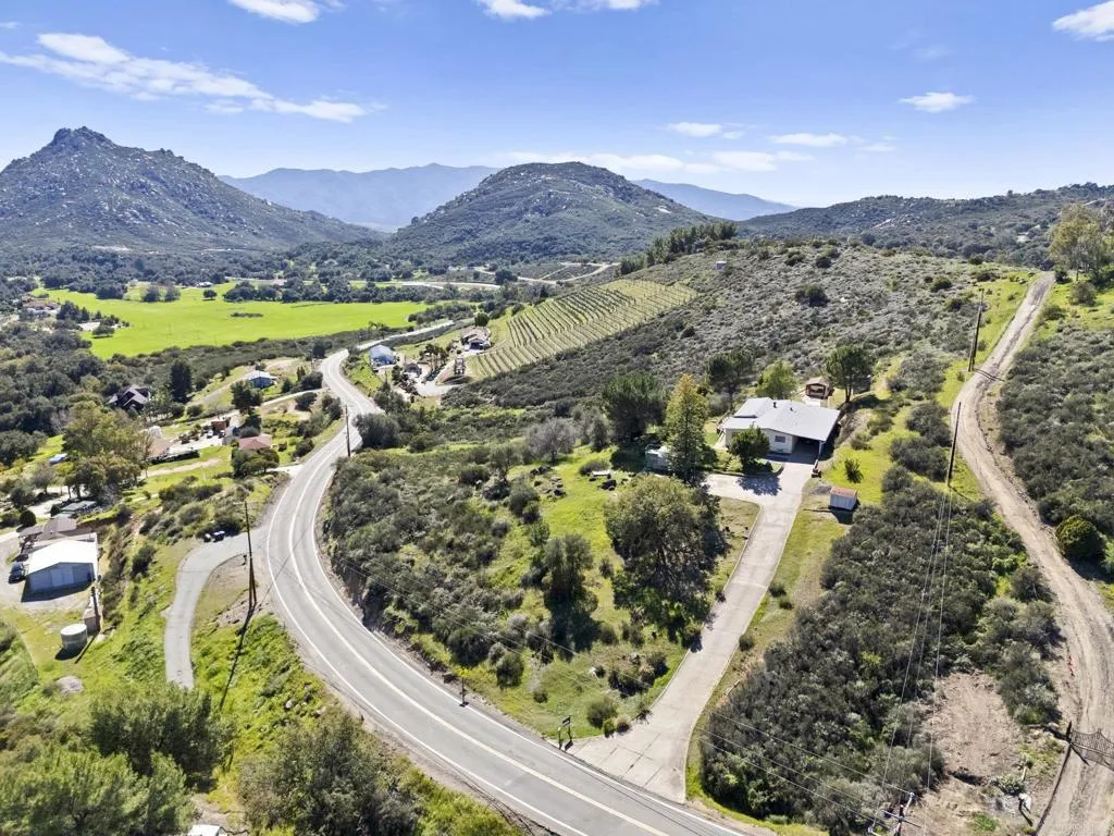 https://cdn.realtyfeed.com/cdn/127/306655070/c54d1881e49a01798e40c4f968c70368.webp