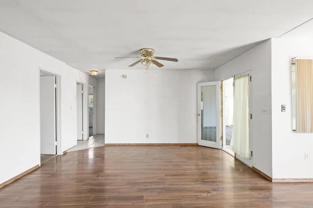 https://cdn.realtyfeed.com/cdn/127/306655070/df0a6b55c3b3f6174cdeac84280bd411.webp