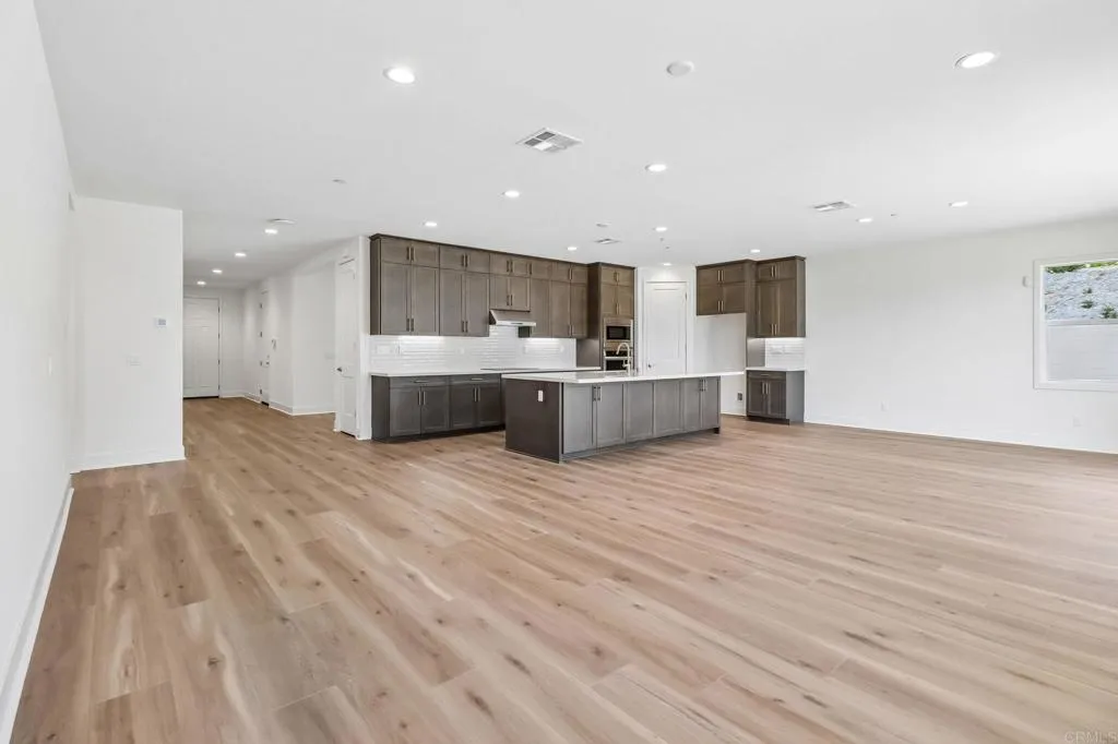 https://cdn.realtyfeed.com/cdn/127/306655098/28aa927e4fb6087fc769a843b50a8e3b.webp