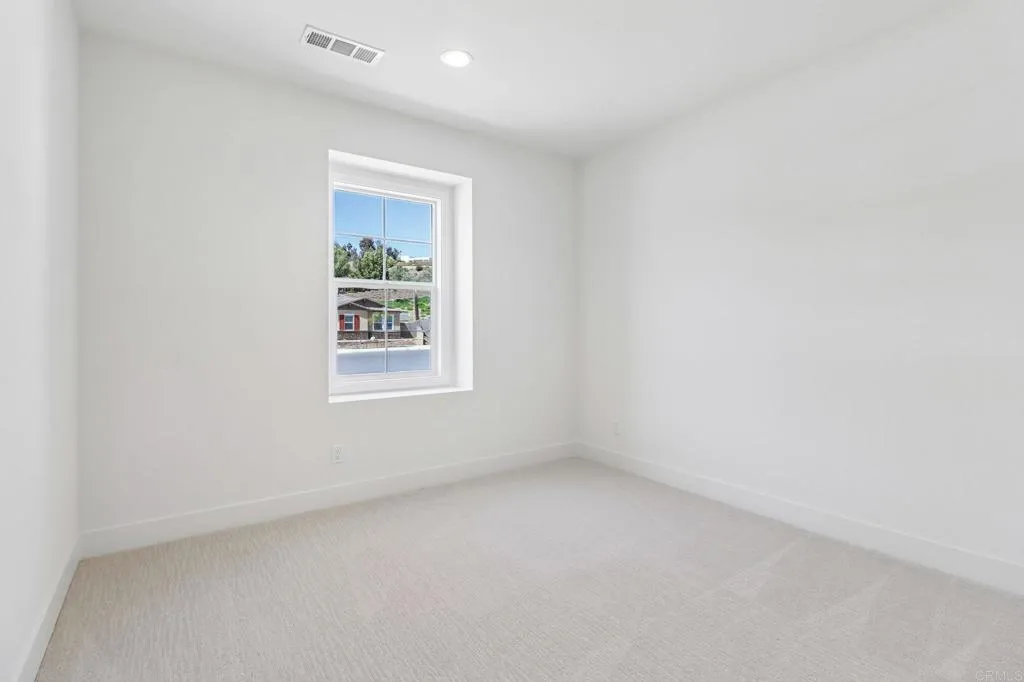 https://cdn.realtyfeed.com/cdn/127/306655098/5ebbfd95dfdc834188e4d0bb5c49b0f0.webp