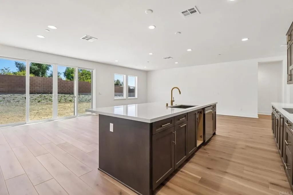 https://cdn.realtyfeed.com/cdn/127/306655098/bd6205b4df943f318f1c7db54effaba6.webp