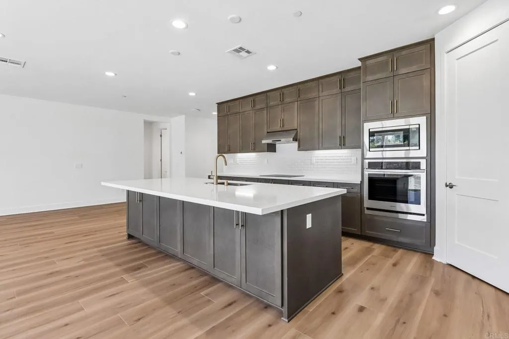 https://cdn.realtyfeed.com/cdn/127/306655098/ed908563f5aea7d7d87fa84f46e56229.webp
