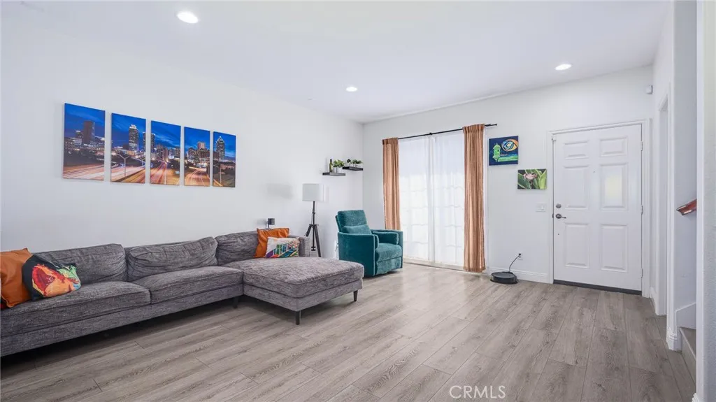 https://cdn.realtyfeed.com/cdn/127/306655114/9667b49bbc2d254adb1347fca1fb9fe1.webp